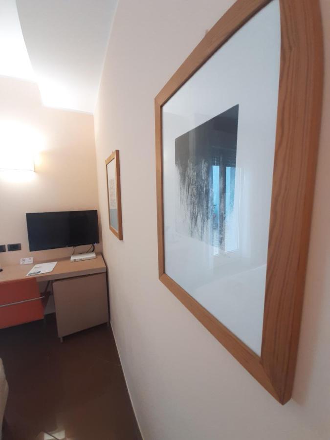 צ'יביטאנובה מארקה Hotel Chiaraluna מראה חיצוני תמונה