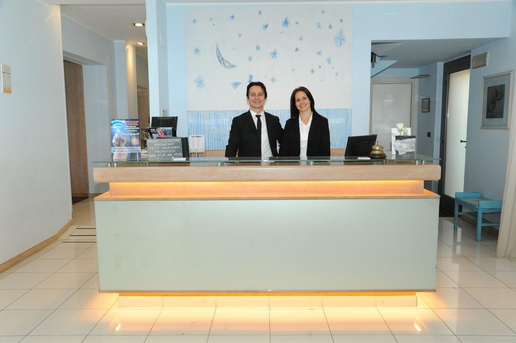 צ'יביטאנובה מארקה Hotel Chiaraluna מראה חיצוני תמונה